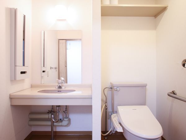 清潔な洗面トイレ空間