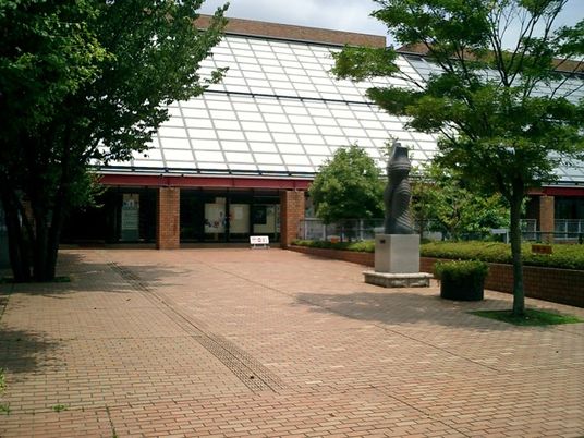 建物前の広場  