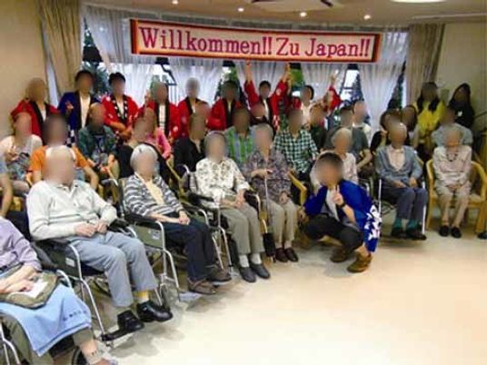 イベントを楽しむ人々