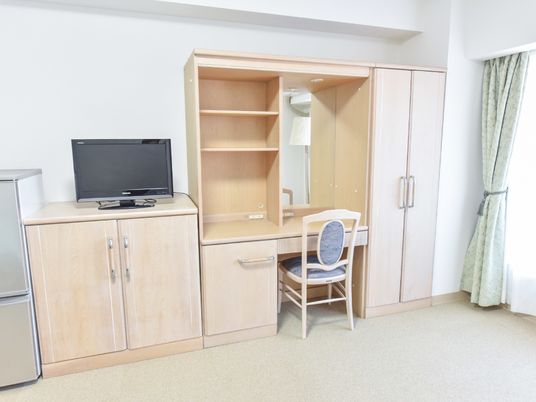 居室の家具とテレビ