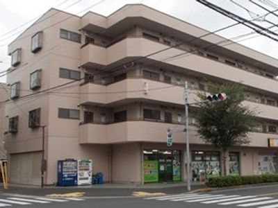 3階建ての外観