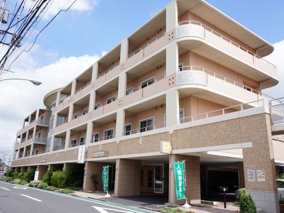 多階層の建物エントランス