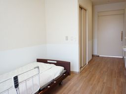 居室のシンプルな空間