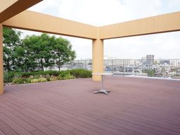 開放感ある屋上テラス