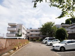 広々とした施設の外観