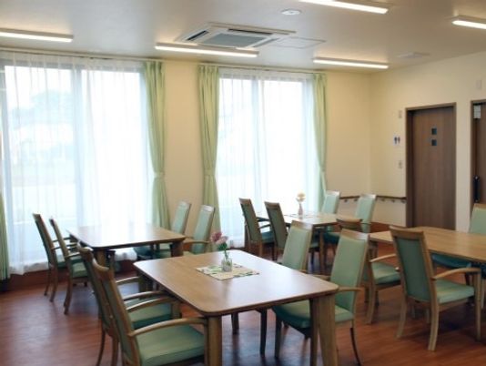 快適な明るい食堂