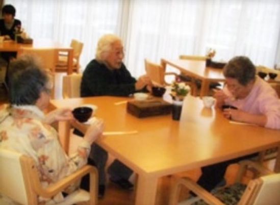 職員が働く食堂の風景