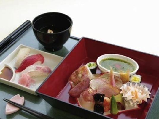 和食セットの盛り付け