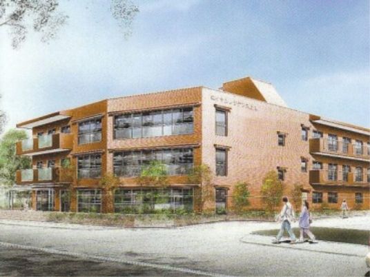 グループホームのイメージ図である。３階建てのブラウンを基調とした大きな建物で、周りに木々が植えられている。
