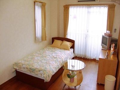 居室の清潔なベッド