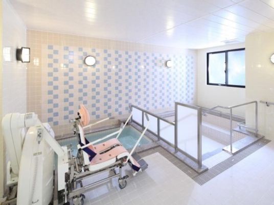 明るい入浴スペース