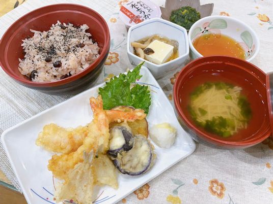 色鮮やかな和食料理