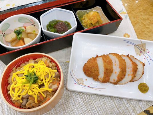彩り豊かな料理　食堂