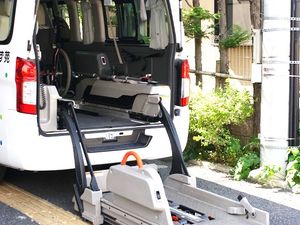 送迎車のリフト  