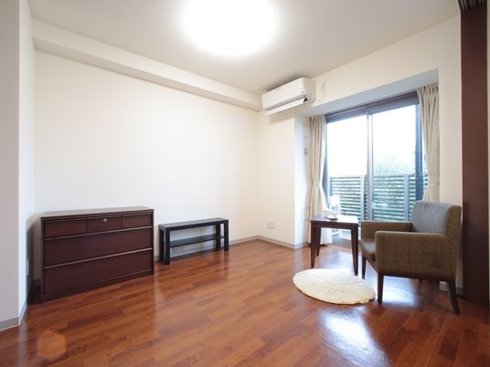 居室のシンプルな内装