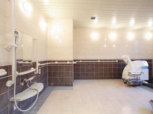 清潔感ある広々浴室