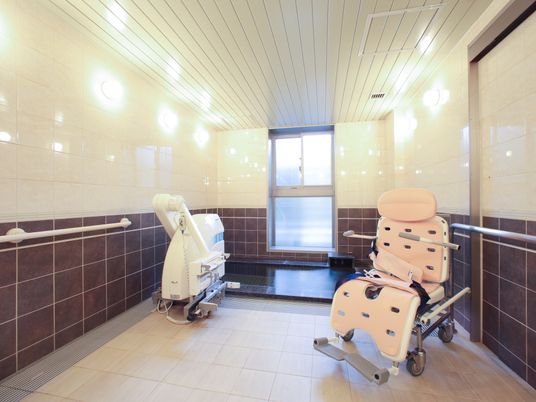 明るい浴室設備