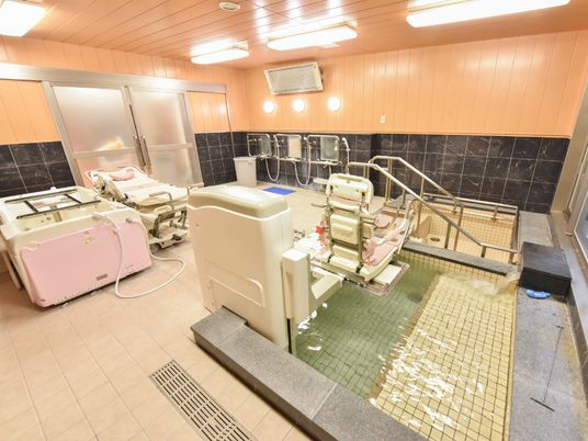 快適な設備の浴室