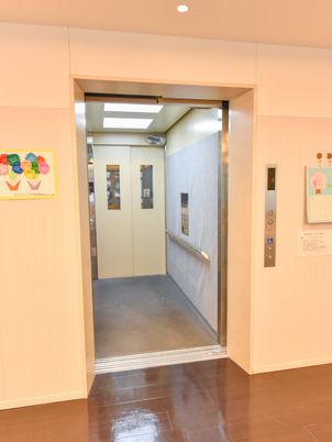 開放的なエレベーターホール
