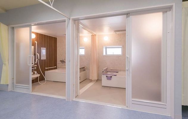 車椅子対応の浴室