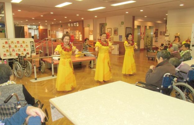 ダンスが行われる室内