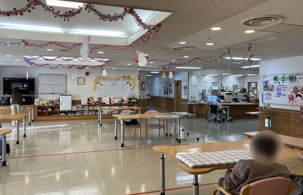 自然光の入る広間