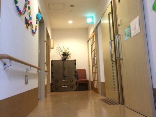 廊下の手すりと装飾