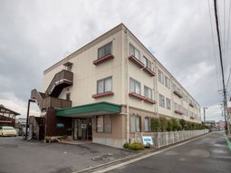 地上階建ての落ち着いた外観
