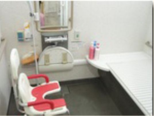 安全を重視した浴室