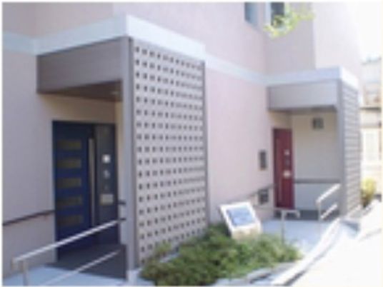 きれいなエントランス外観