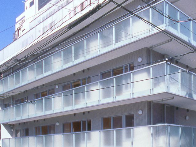 開放感ある建物の外観 外観 明るく開放的なデザインの建物が魅力的です。働きやすい環境が整っています。