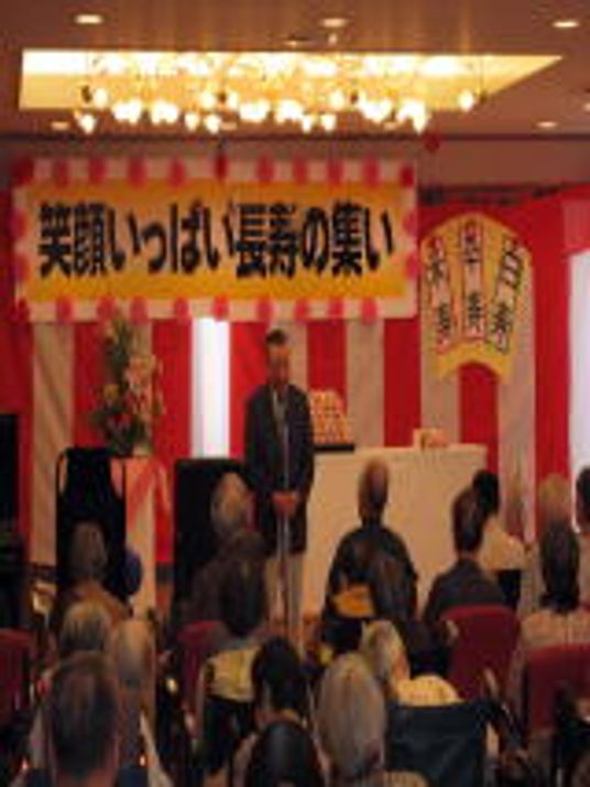 笑顔の集まりの様子