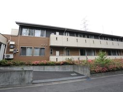 茶色い建物の外観