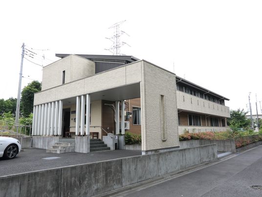 モダンな建物の外観