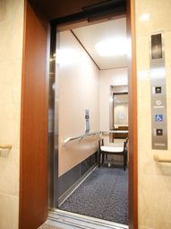 エレベーターの門戸