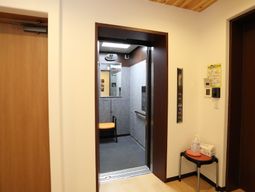 エレベーター前の通路
