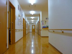 清潔感あふれる廊下