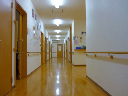 清潔感あふれる廊下