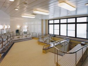 明るい浴室  