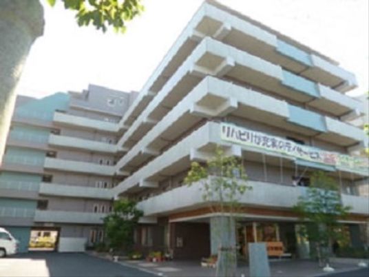 職員入口のある建物