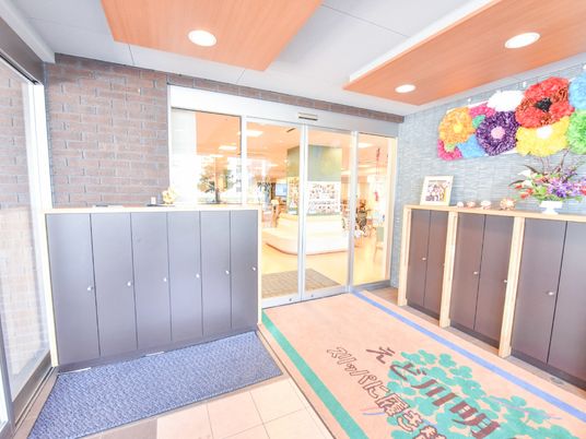 エントランスの装飾と風景