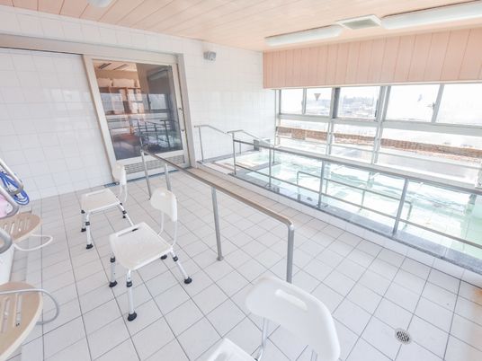 浴室と車椅子用椅子