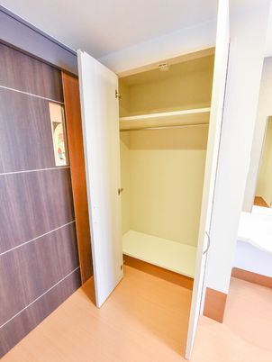 収納豊富な洋室クローゼット