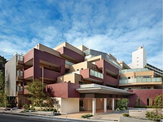 モダンな建物の外観