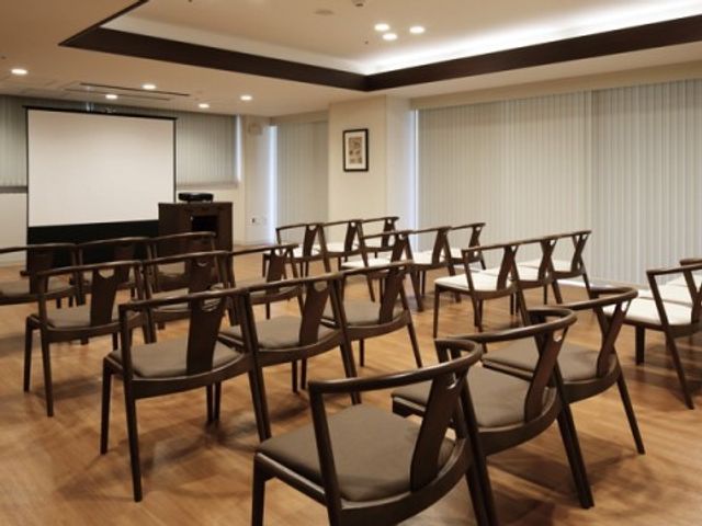 ゆとりある会議室