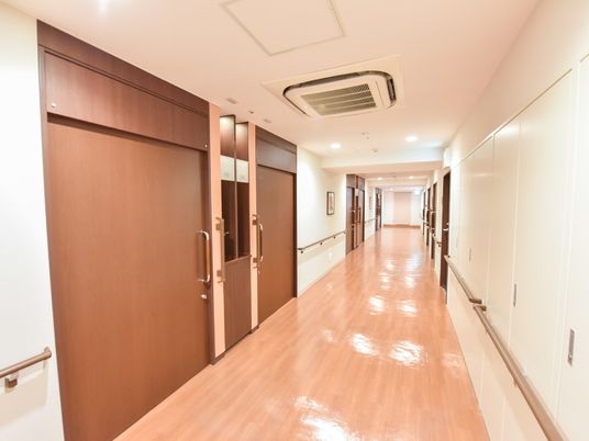 清潔で広い廊下