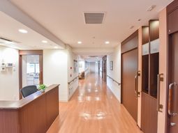 廊下の清潔な光景