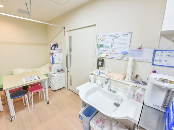 清潔な看護室の一角