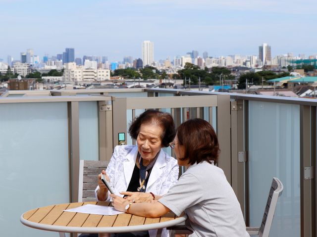 屋上の会話シーン