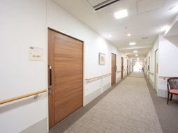 長い廊下と部屋の扉